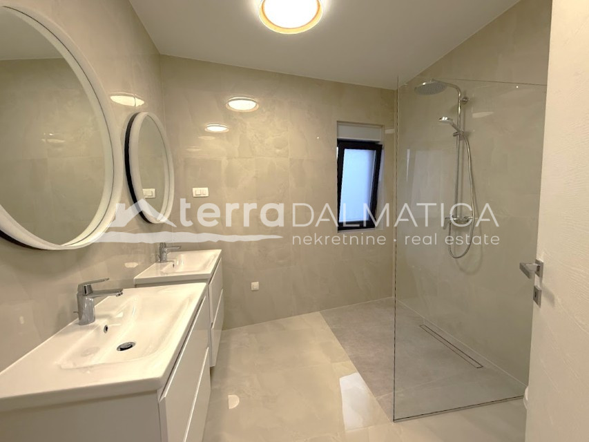 Surroundings of Rogoznica, luxury villa with infinity pool, 100 m from the sea