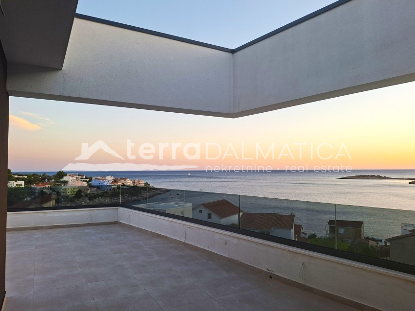 Surroundings of Rogoznica, luxury villa with infinity pool, 100 m from the sea