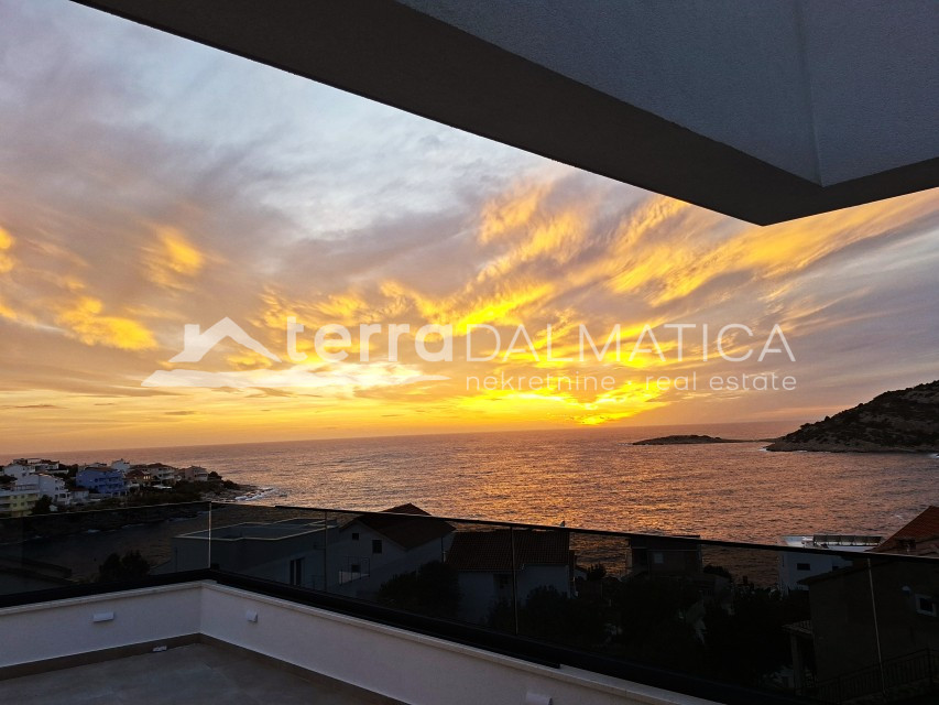 Surroundings of Rogoznica, luxury villa with infinity pool, 100 m from the sea