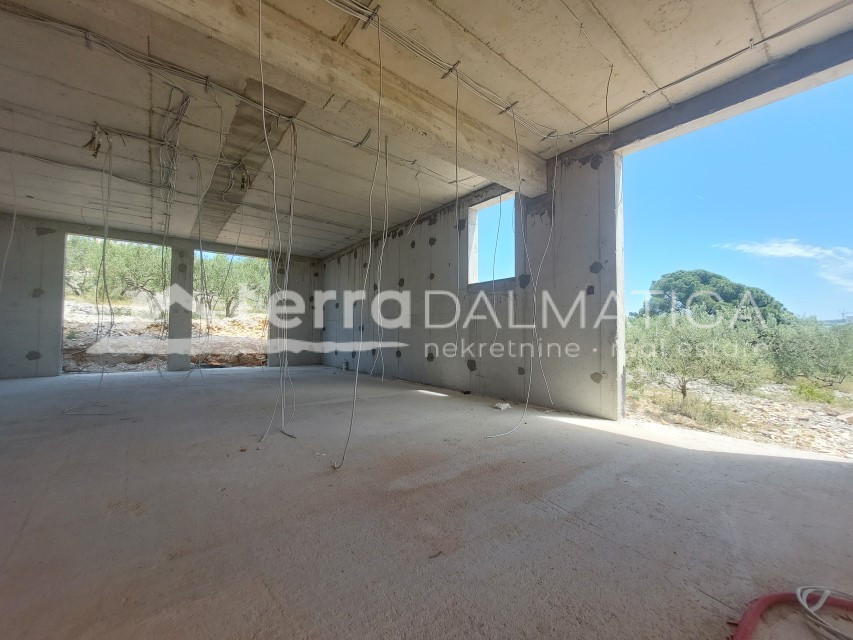 Primošten, novi dvosobni apartman s bazenom i pogledom na more
