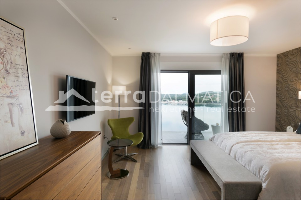 Umeblowana willa z basenem bez krawędzi