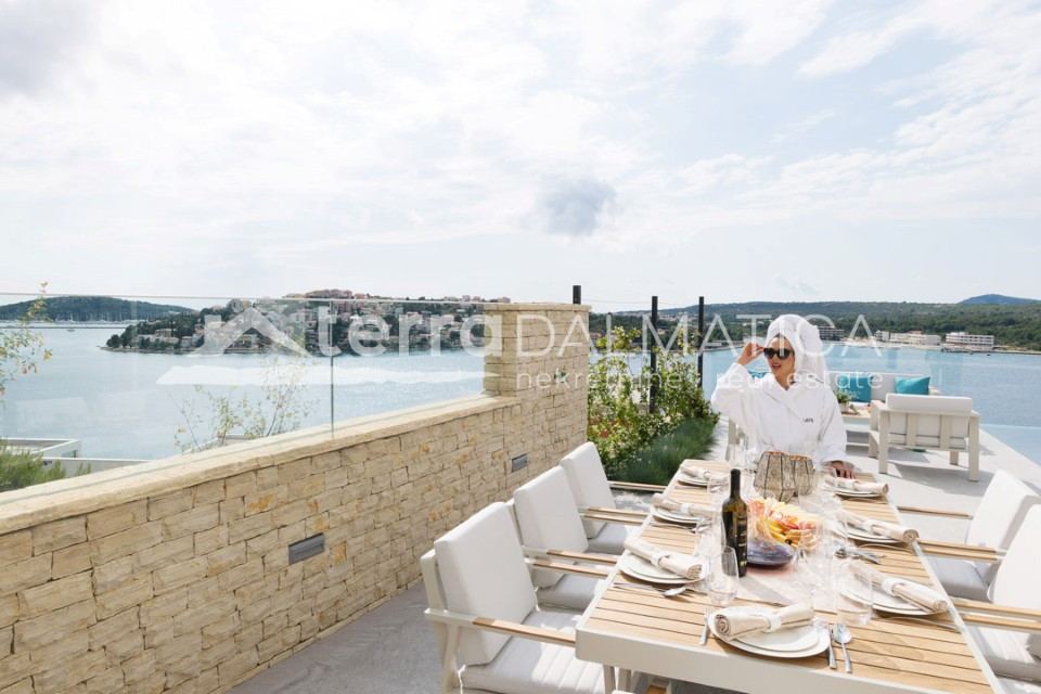 Umeblowana willa z basenem bez krawędzi