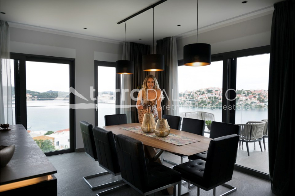 Umeblowana willa z basenem bez krawędzi