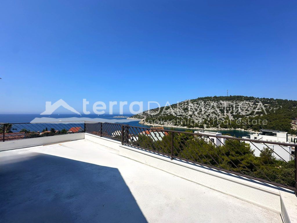 Rogoznica area, apartment with three terraces and sea view
