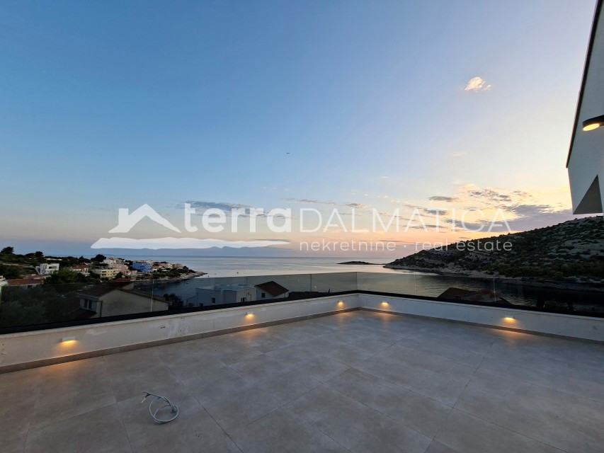 Surroundings of Rogoznica, luxury villa with infinity pool, 100 m from the sea