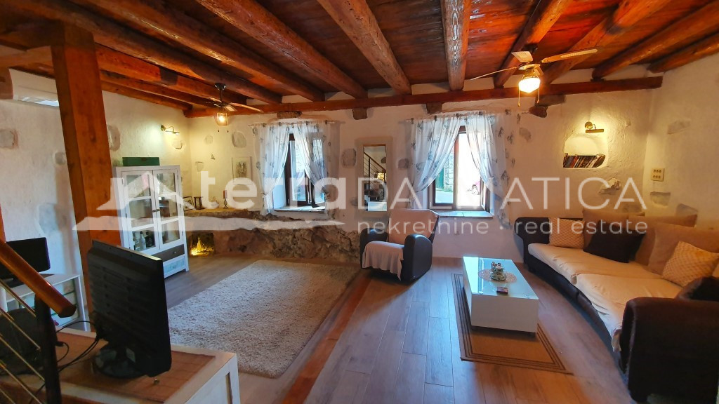 Rustikaler Zauber auf Hvar – erleben Sie authentisches Dalmatien in einer Steinvilla mit Pool und einzigartigem Stil