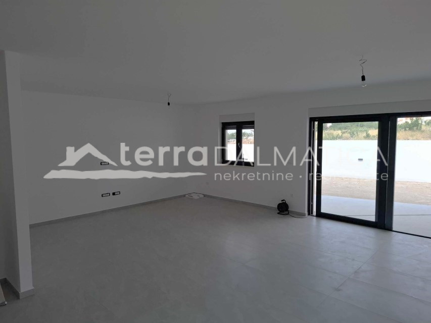 Maisonette-Wohnung mit 3 Schlafzimmern, 3 Terrassen und Parkplatz – Neubau Vodice