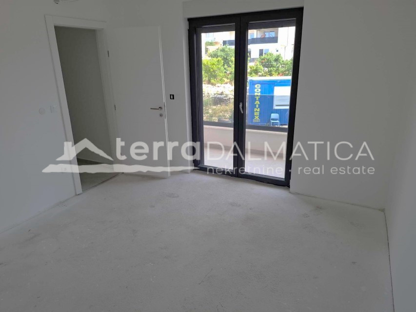 Maisonette-Wohnung mit 3 Schlafzimmern, 3 Terrassen und Parkplatz – Neubau Vodice