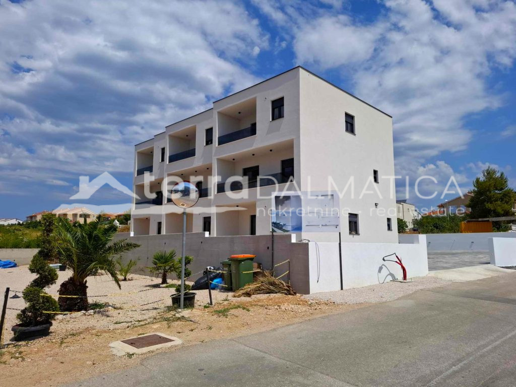 Neu! Maisonette-Wohnung mit Fußbodenheizung und 3 Loggien – Vodice, 102 m²