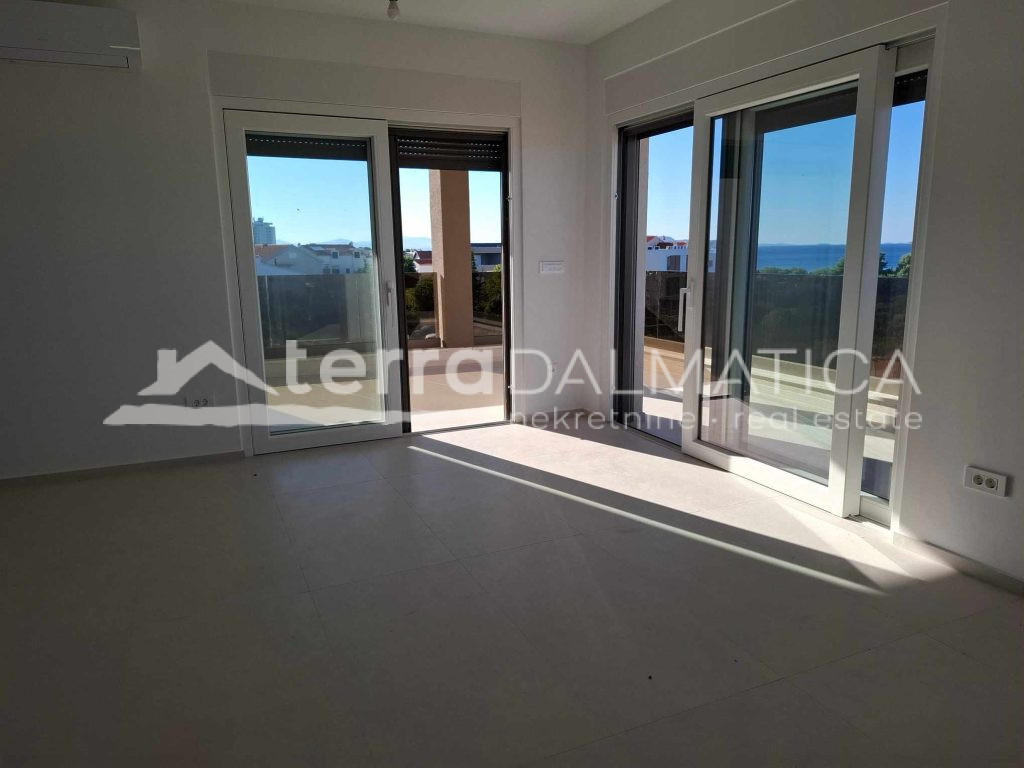 Drei-Zimmer-Wohnung mit Terrasse, Meerblick und 2 Parkplätzen – bezugsfertig, Vodice