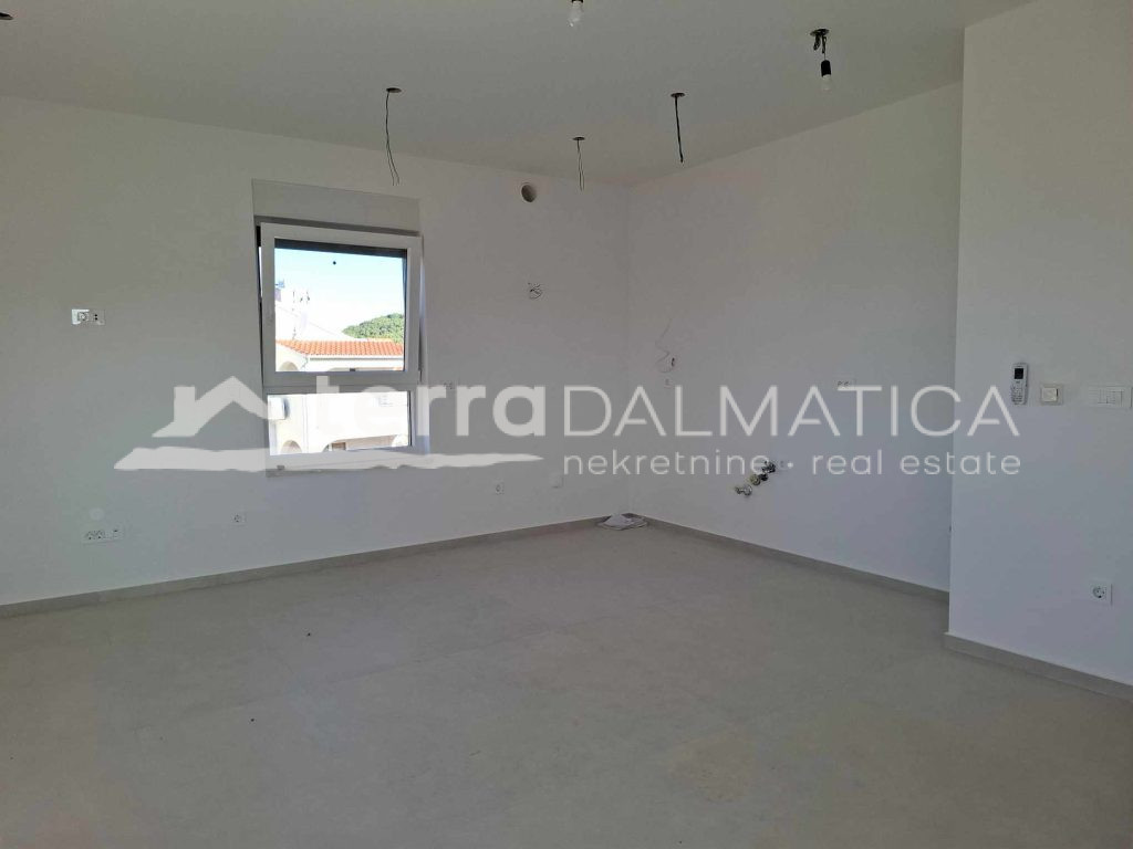 Drei-Zimmer-Wohnung mit Terrasse, Meerblick und 2 Parkplätzen – bezugsfertig, Vodice