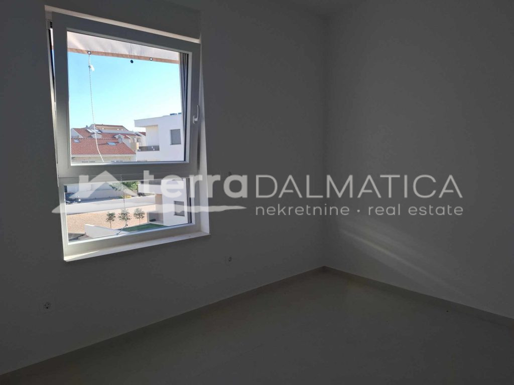 Drei-Zimmer-Wohnung mit Terrasse, Meerblick und 2 Parkplätzen – bezugsfertig, Vodice