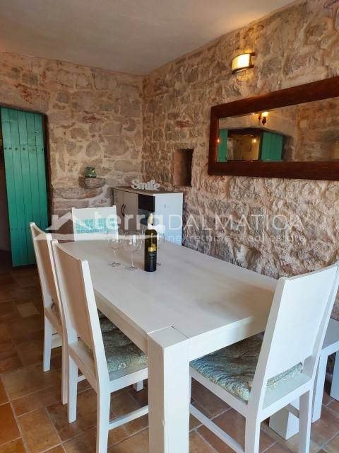 Rustikaler Zauber auf Hvar – erleben Sie authentisches Dalmatien in einer Steinvilla mit Pool und einzigartigem Stil