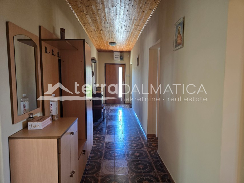 House in an ideal location on the island of Murter