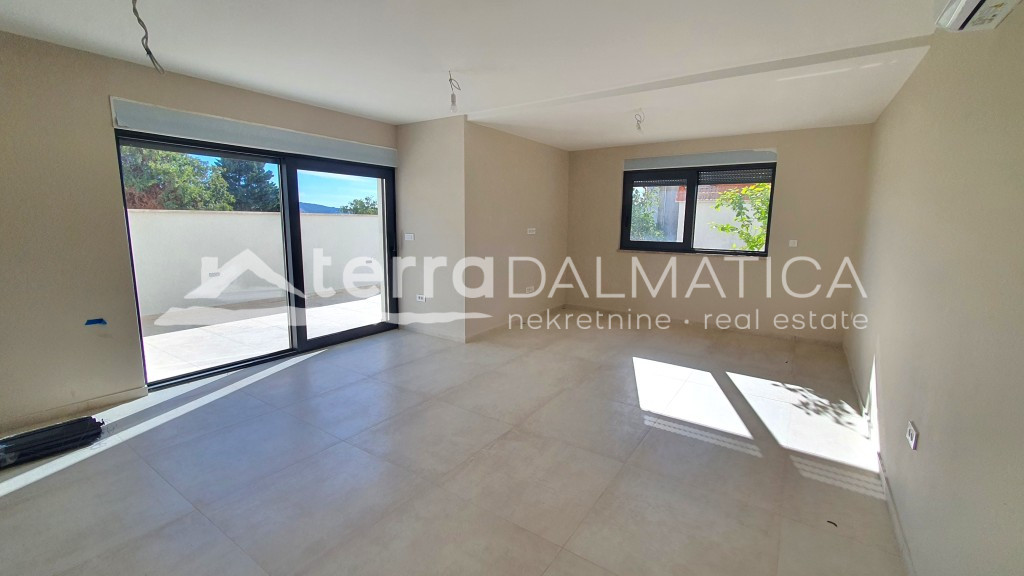 Wohnung in einem Neubau, 70 m vom Meer entfernt im Zentrum von Rogoznica – eine ideale Investition