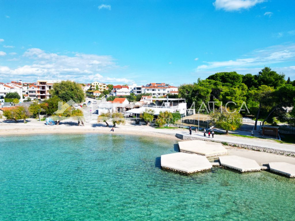 Restaurant in Vodice, in erster Meereslinie – eine Toplage und eine ideale Investition