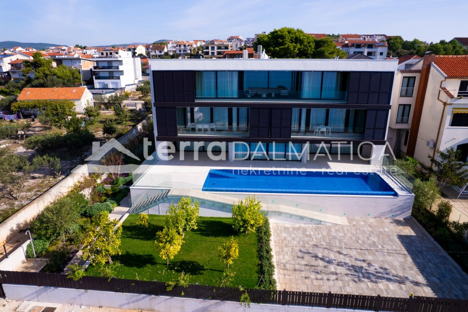 Exclusive villa first row to the sea – luxury living on the Adriatic