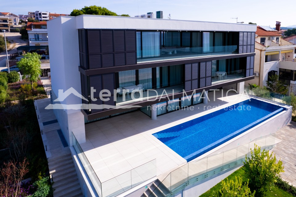 Exclusive villa first row to the sea – luxury living on the Adriatic