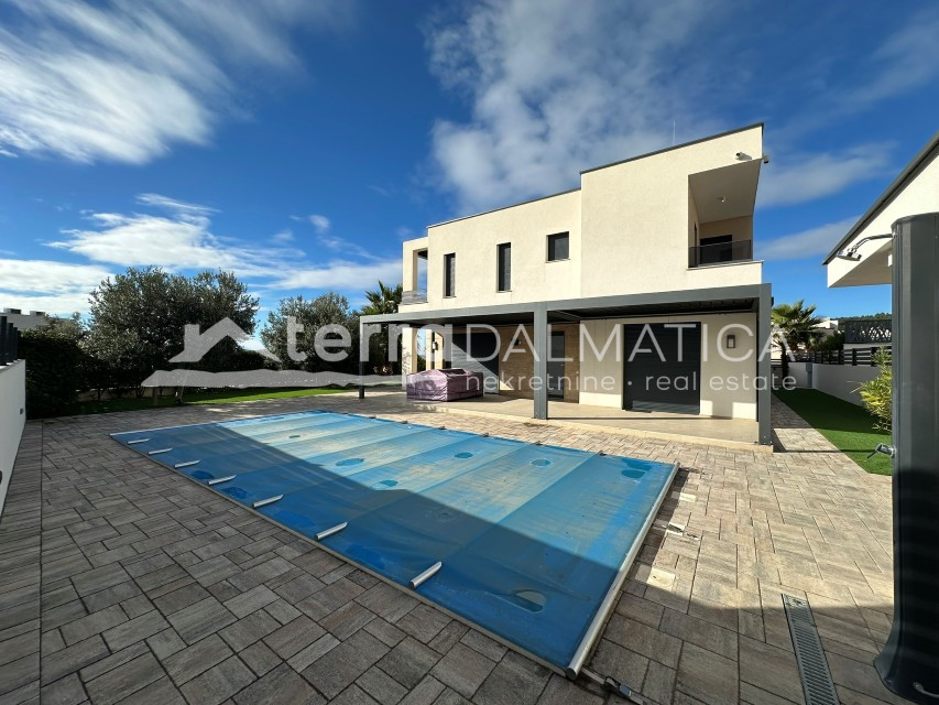 Luxury villa with pool in Vodice