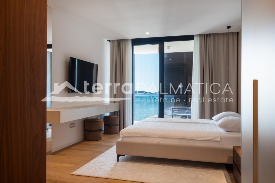 Exclusive villa first row to the sea – luxury living on the Adriatic