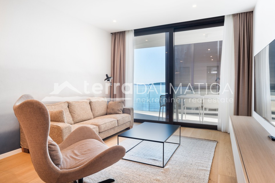 Exclusive villa first row to the sea – luxury living on the Adriatic