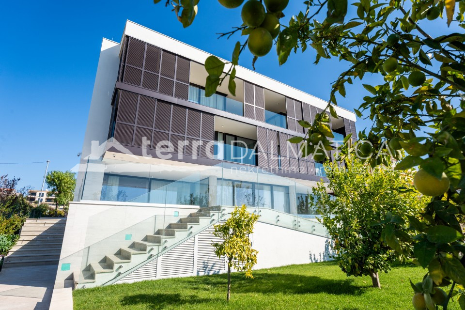 Exclusive villa first row to the sea – luxury living on the Adriatic