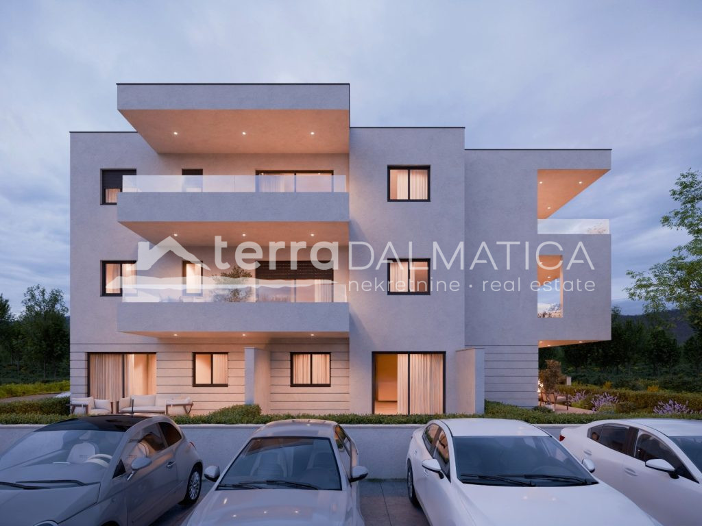 Erdgeschosswohnung mit einem Schlafzimmer, Garten und zwei Terrassen – Brodarica bei Šibenik