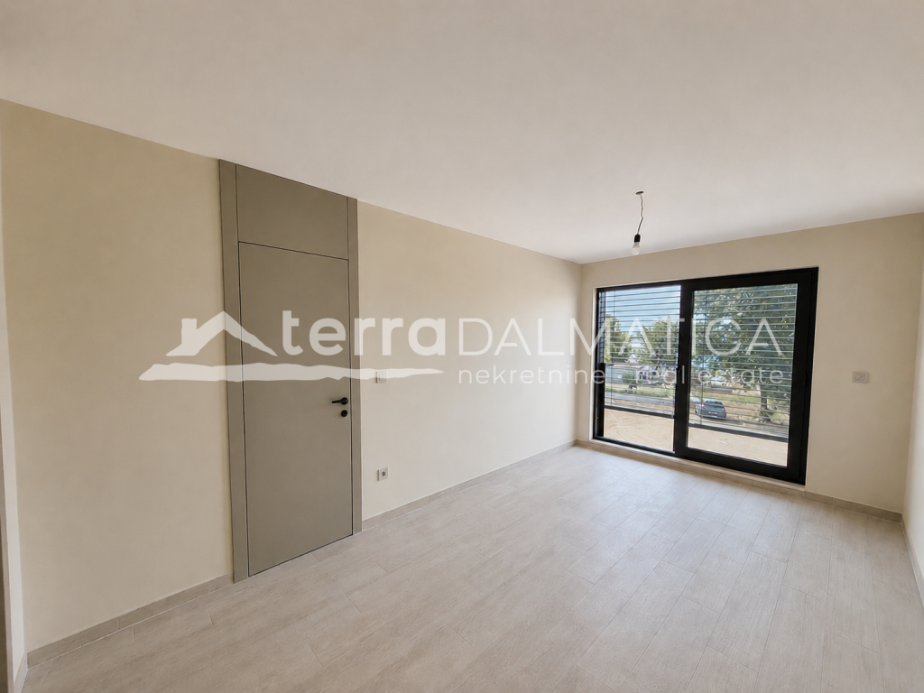 Apartament w Vodicach – nowy budynek 80 metrów od morza