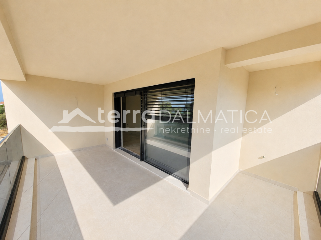 Apartament w Vodicach – nowy budynek 80 metrów od morza