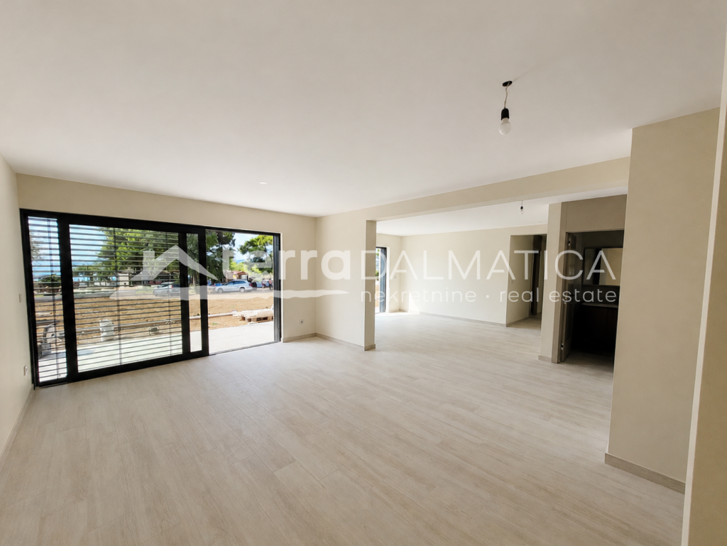 Apartment in Vodice – Neubau mit Garten, 80 m vom Meer entfernt