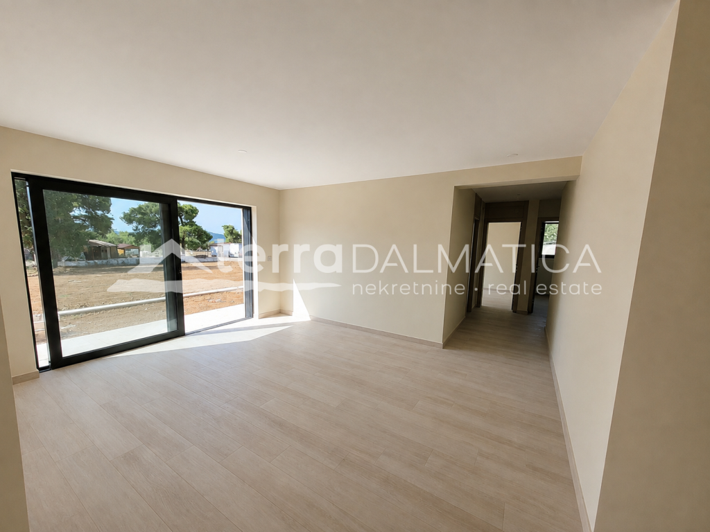 Apartment in Vodice – Neubau mit Garten, 80 m vom Meer entfernt