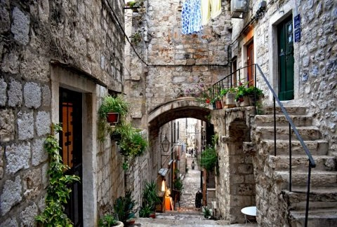 5f9b20008182b982593130-jpg