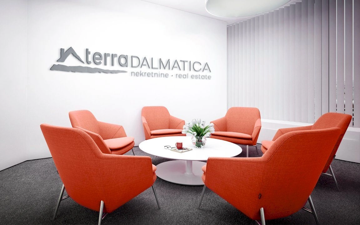 5f32686cd7da2498574246-jpg