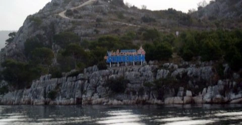 5e4bf466e92a3024743897-jpg