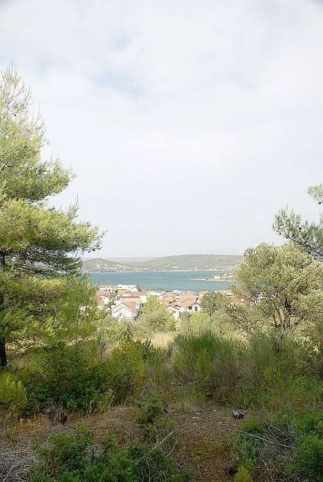 Attraktives Baugrundstück in Bilice-Stubalj zum Verkauf in der Nähe von Šibenik