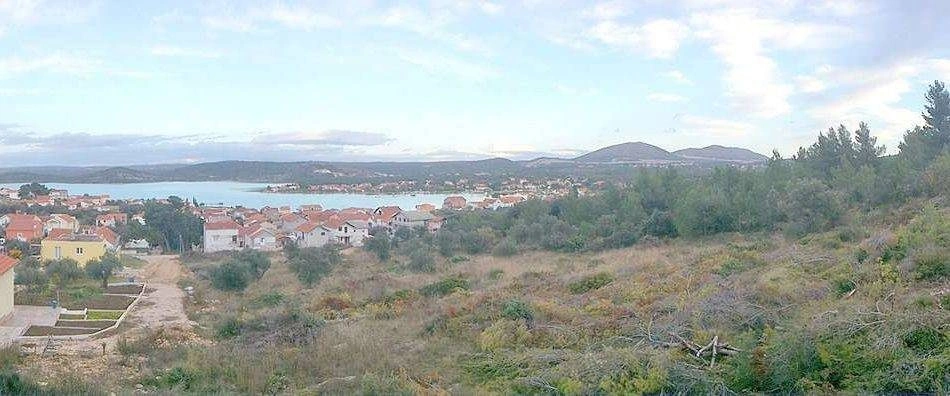Attraktives Baugrundstück in Bilice-Stubalj zum Verkauf in der Nähe von Šibenik