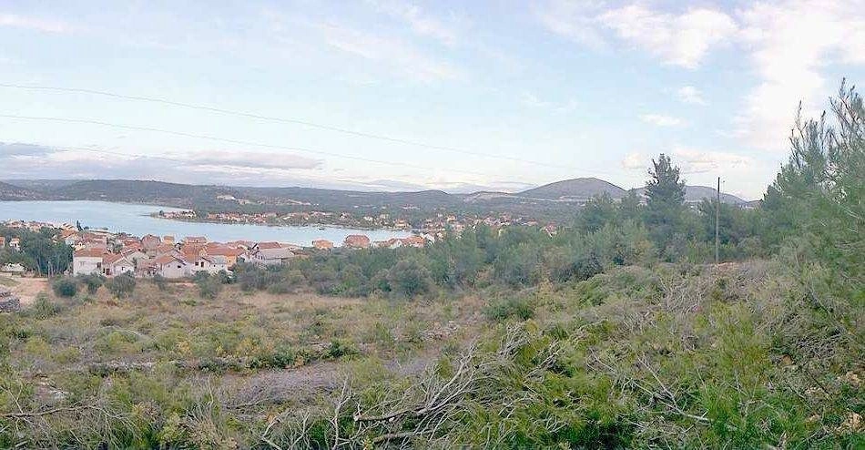 Attraktives Baugrundstück in Bilice-Stubalj zum Verkauf in der Nähe von Šibenik