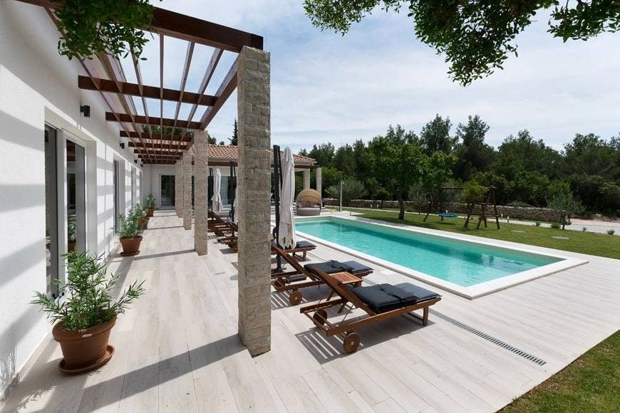 Schönes Bungalow mit Pool im Hinterland von Šibenik