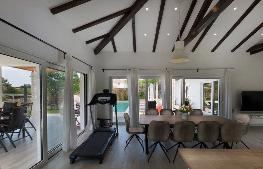 Schönes Bungalow mit Pool im Hinterland von Šibenik