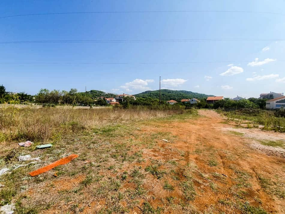 Stavební pozemek u státní silnice