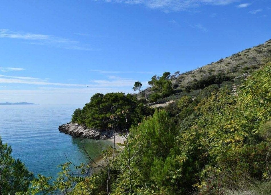 9-poljoprivredno-zemljiste-za-gradnju-gospodarskih-objekata-prvi-red-950684