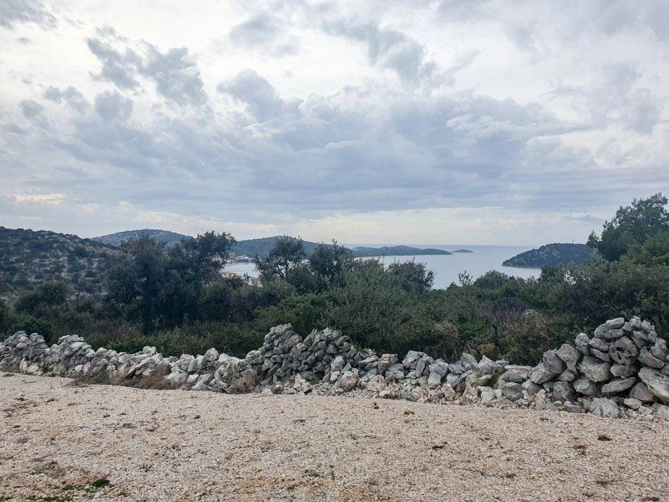 Prodaje se odlično građevno zemljište, okolica Rogoznice