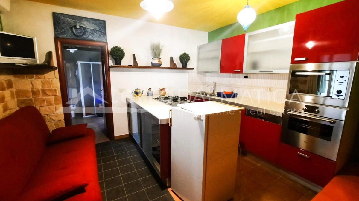 Žirje, Haus am Meer