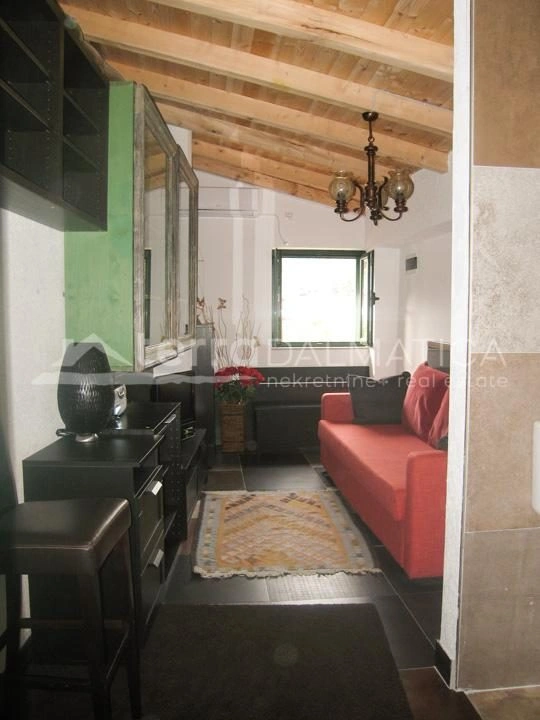 Žirje, Haus am Meer