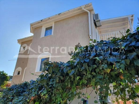 Primošten, dom apartamentowy przy morzu