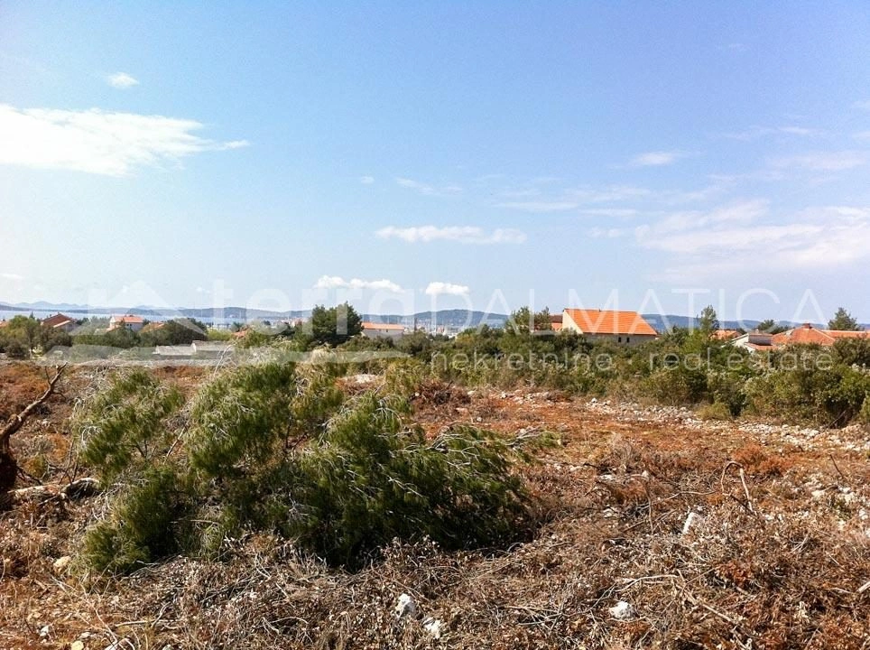Sukošan - veliko gradbeno zemljišče v bližini navtičnega centra, marine Dalmacija