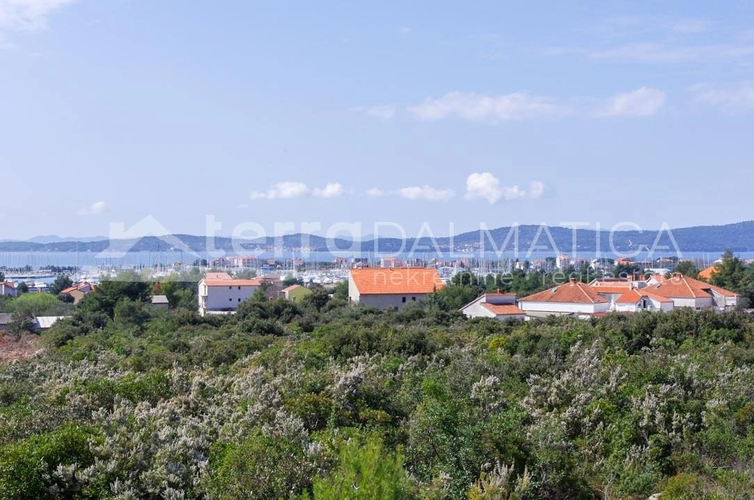 Sukošan – veliko građevinsko zemljište u blizini nautičkog centra, marine Dalmacija
