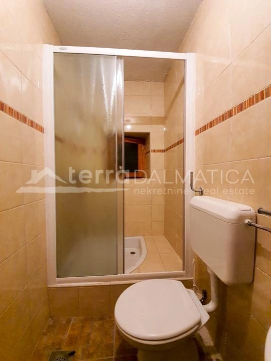 Prvić Luka - Kamienny dom w pierwszym rzędzie do morza