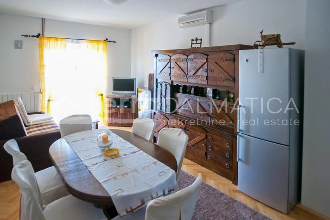 Primošten – willa apartamentowa z basenem na działce o powierzchni 2400 m2