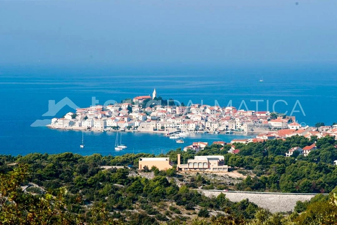 Primošten – willa apartamentowa z basenem na działce o powierzchni 2400 m2